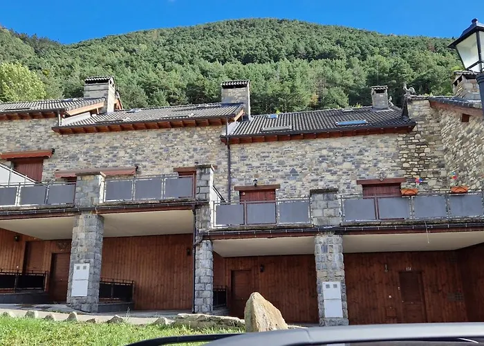 Terrazas Del Pirineo En Villanúa